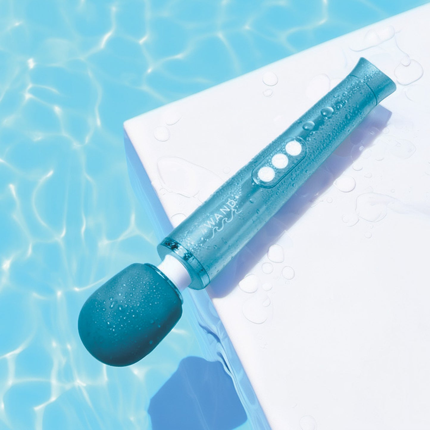 Le Wand Dive Submersible & Rechargeable Vibrating Massager - Blue