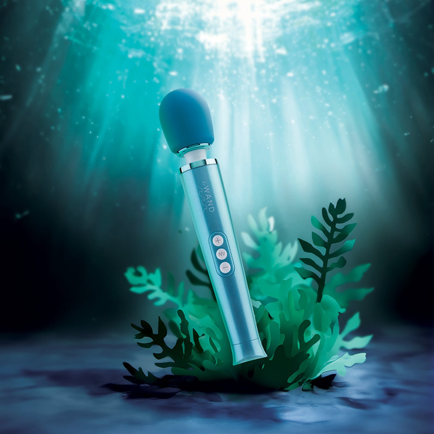 Le Wand Dive Submersible & Rechargeable Vibrating Massager - Blue