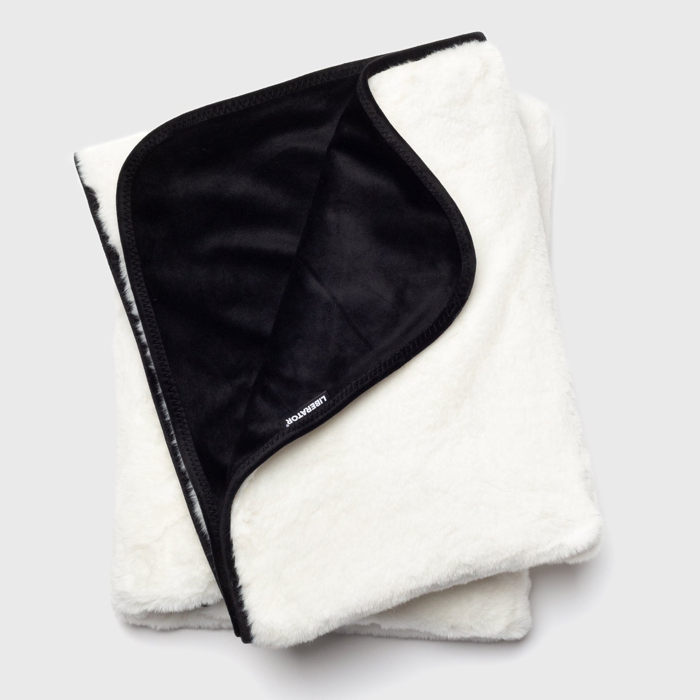 Fascinator Queen Throw – Faux Fur